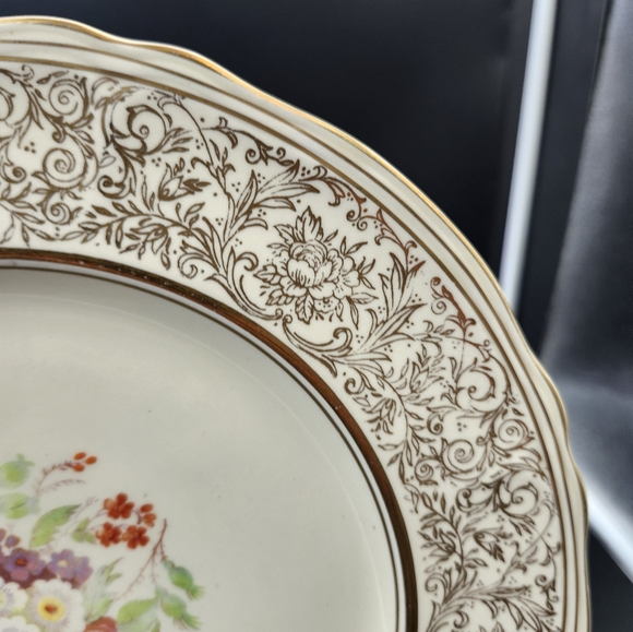 Fine Earthernware by Grindley Cream Petal Dinner Plate - Picture 3 of 11